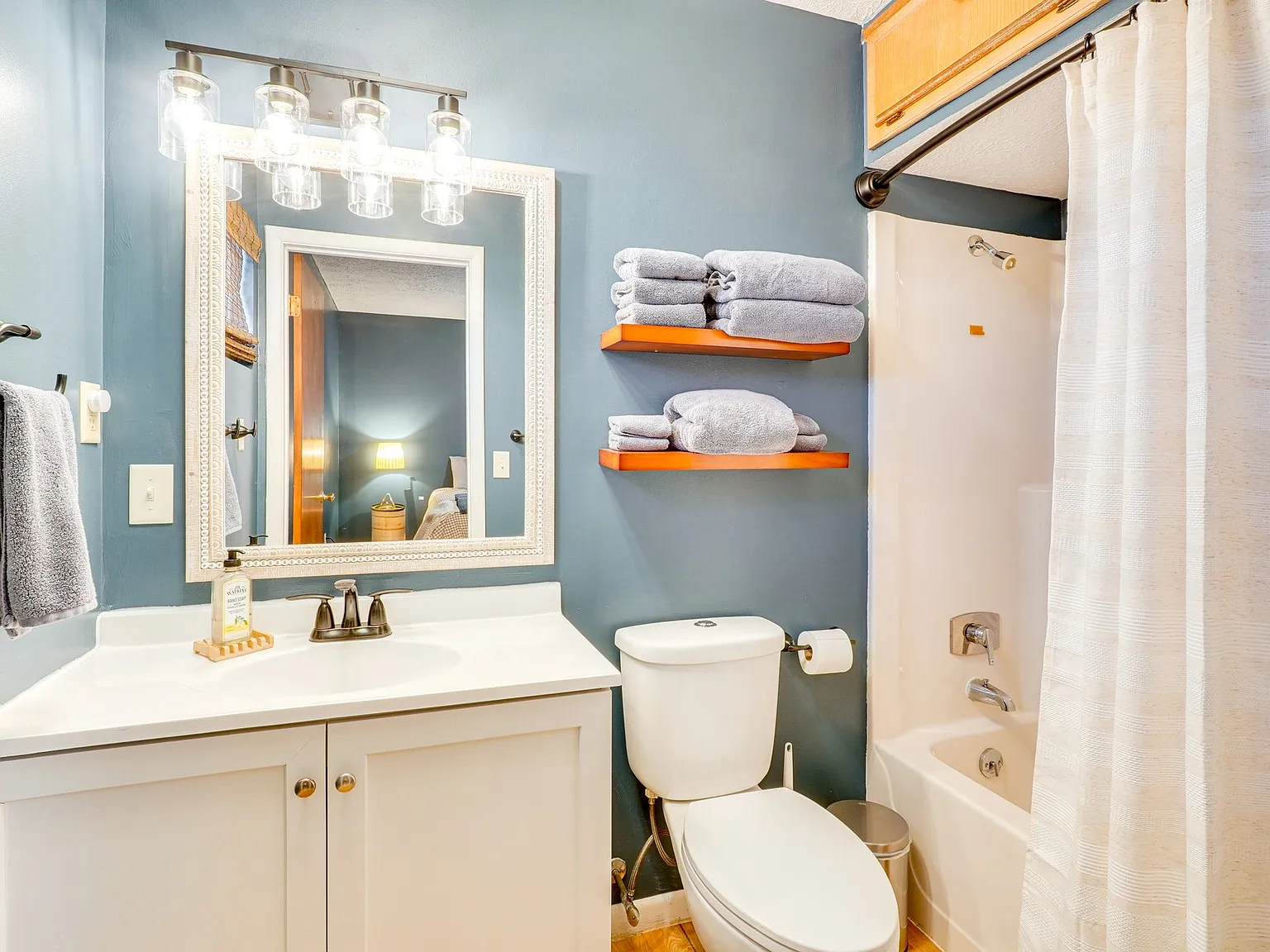 4 bed, 3880 sqft, $2,900 — Photo 3