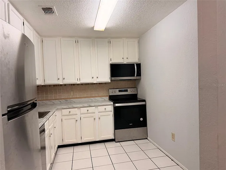 3956 Versailles Dr #3956B — Photo 9