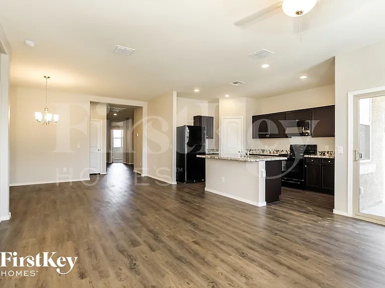 2635 W Tamarisk Ave — Photo 3