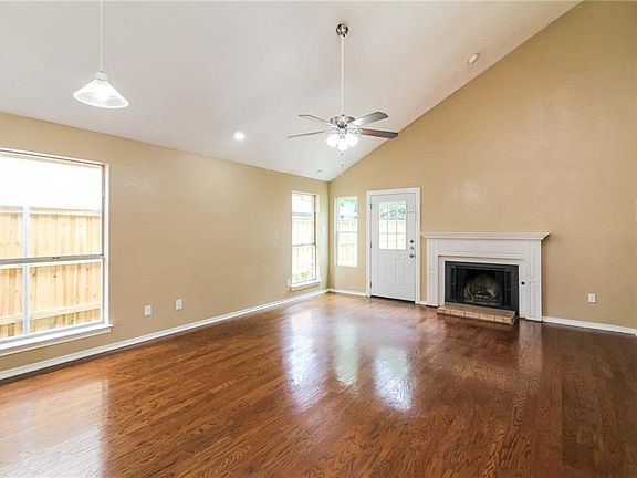 2nd image of 2512 Montclair Ln