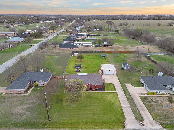 4th image of 1121 Pierce Rd