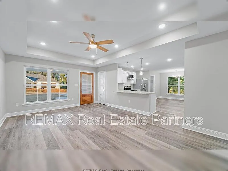 3 bed, 2.0 bath, 1350 sqft, $1,750 — Photo 3