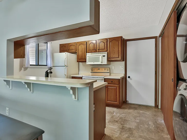 1271 Greenbriar Ct — Photo 9