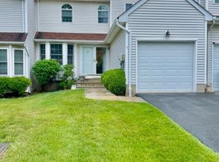 4 Seneca Trl, Branchburg, NJ 08876