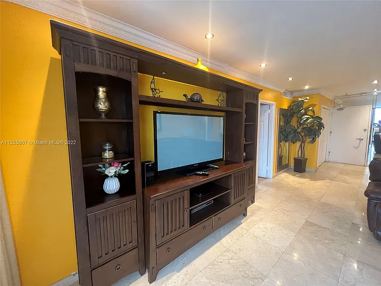 5161 Collins Ave #1711 — Photo 7