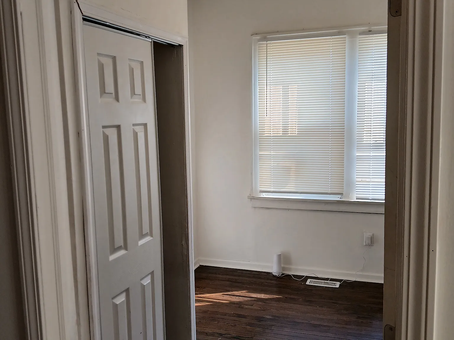 3 bed, 936 sqft, $1,350 — Photo 2
