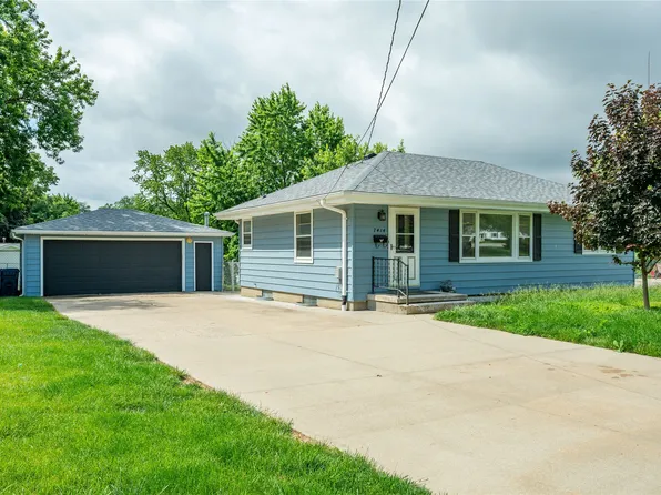 7414 Dennis Dr, Urbandale, IA 50322