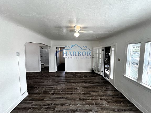 4th image of 819 N Gulf Ave #819