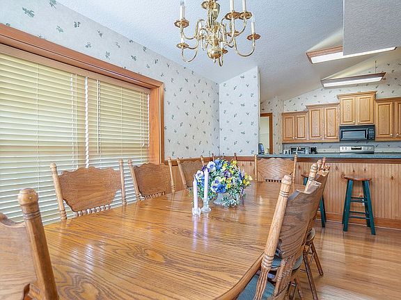 Dining and Breakfast Bar