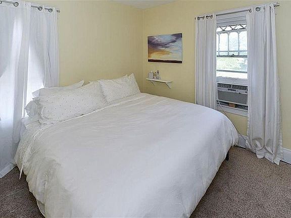 3rd image of 17447 Shaw Ave