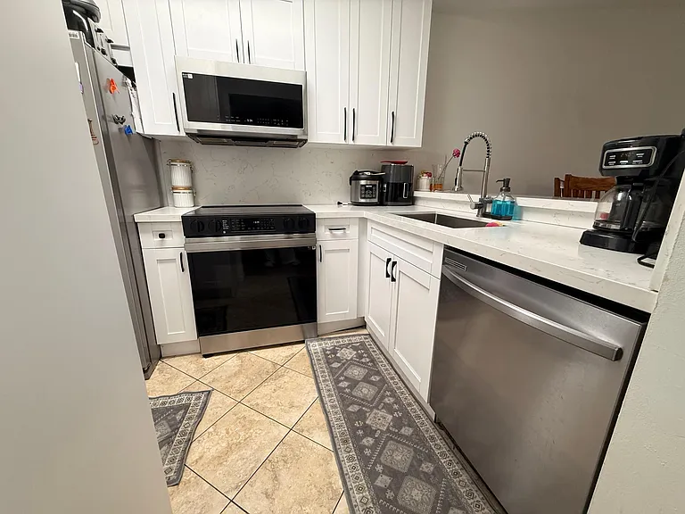 9923 Three Lakes Cir #13-H — Photo 6