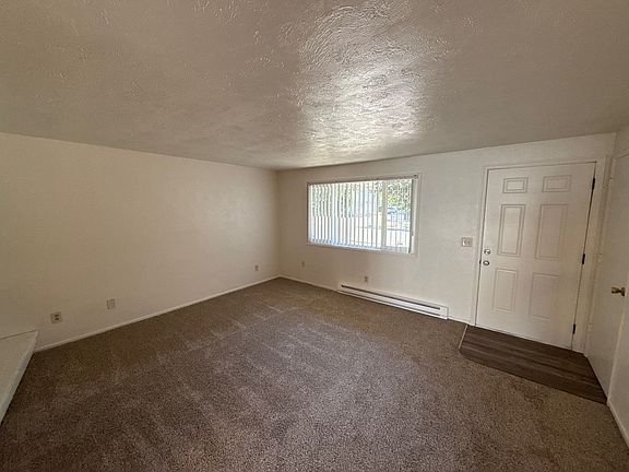 4th image of 3867 Iberis St NE