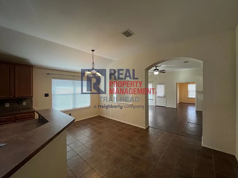 3929 Eaglerun Dr — Photo 10