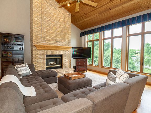 5th image of 1519 Lake Holiday Dr