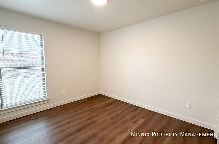 2151 Langford Ave — Photo 12