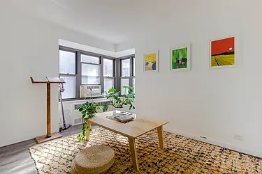 Rented by Grandeur Realty Inc