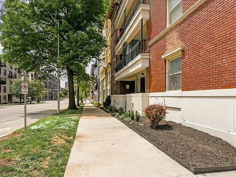 1114 E Armour Blvd #1SW — Photo 9
