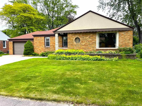 1019 Redwood Dr, Green Bay, WI 54304