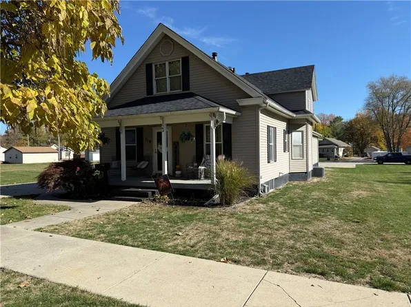 210 S Sheridan St, Pana, IL 62557