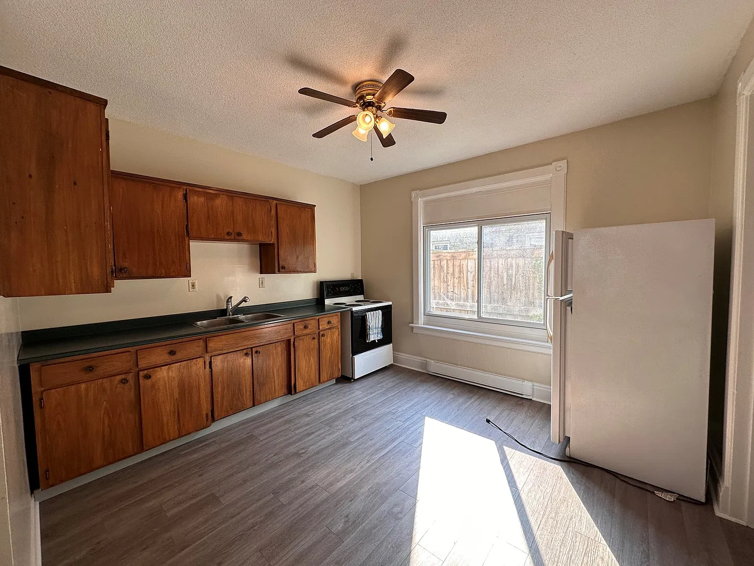 17 Saint Leger Street Kitchener — Photo 2