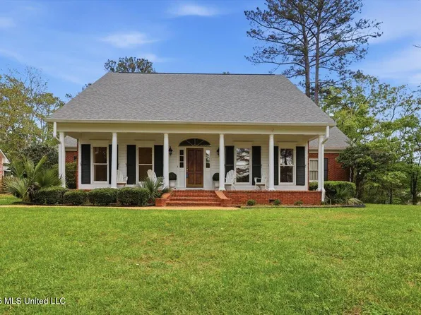 303 Monterey Dr, Clinton, MS 39056