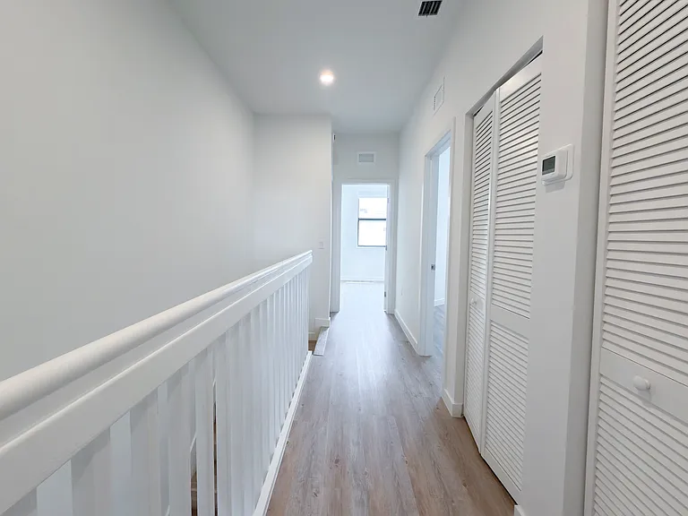 132 NW 10th Pl — Photo 6