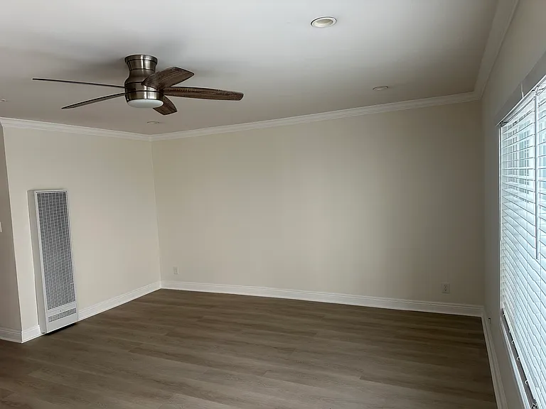 416 N Broadway — Photo 3
