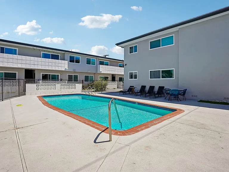 21007 Victor — Photo 10