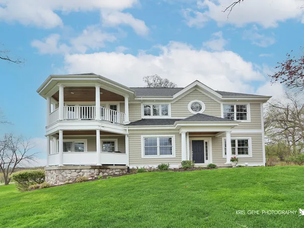 1330 Prestwick Dr, Lake Geneva, WI 53147