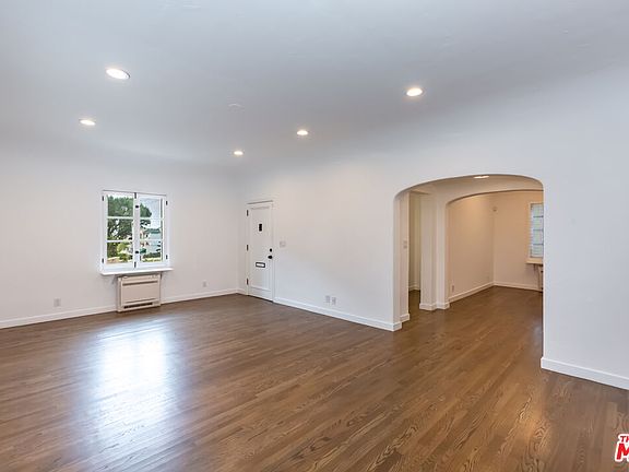 3rd image of 8499 Fountain Ave