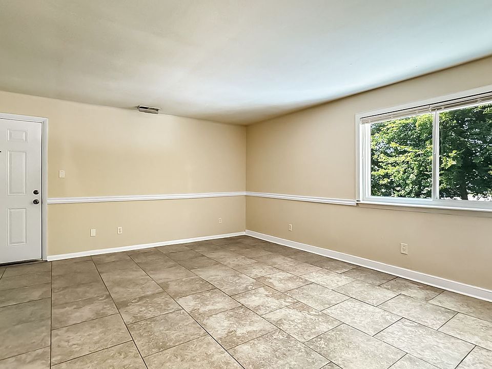 1st image of 312 Ashlawn Dr APT 6