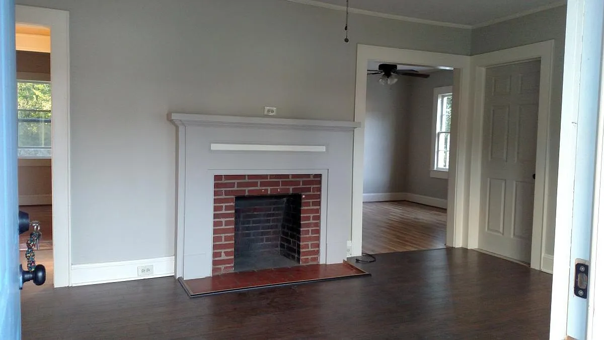 Living room - 43 E Rountree Rd