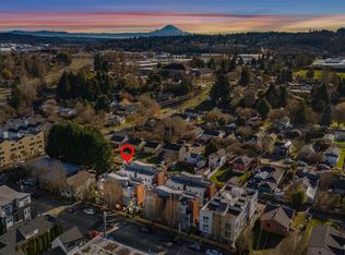 541 S Cloverdale St #B, Seattle, WA