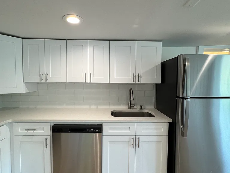 523 Leetes Island Rd — Photo 8