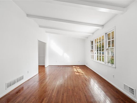 5th image of 4955 Springfield Dr