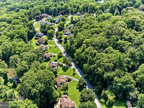 39 Charter Oak Dr, Newtown Square, PA 19073