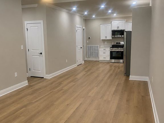 5th image of 210 Church St