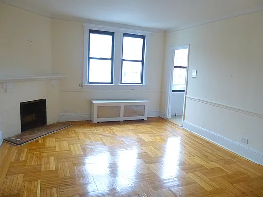 Rented by Siderow Residential Group | media 16