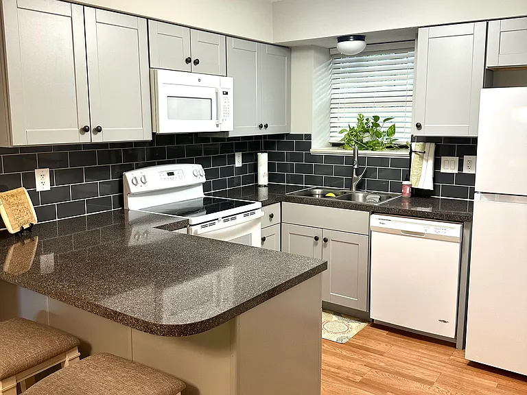 2218 Canyonlands Dr #F — Photo 11