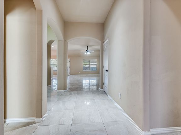 3rd image of 1615 Ridgemar Dr