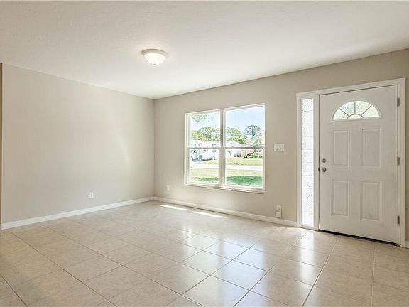 5th image of 2502 Robinson Ave