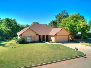 11100 Coachmans Rd, Yukon, OK 73099