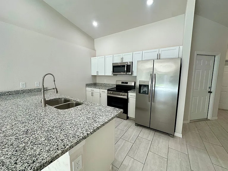 3310 SW 17th Pl #3310 — Photo 18