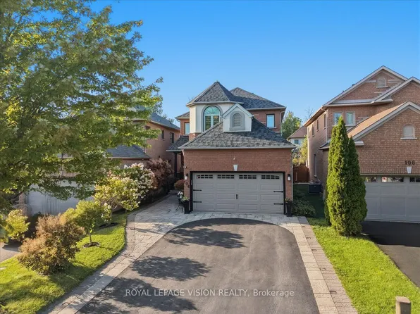 106 Copley St, Pickering, ON L1V 6V6