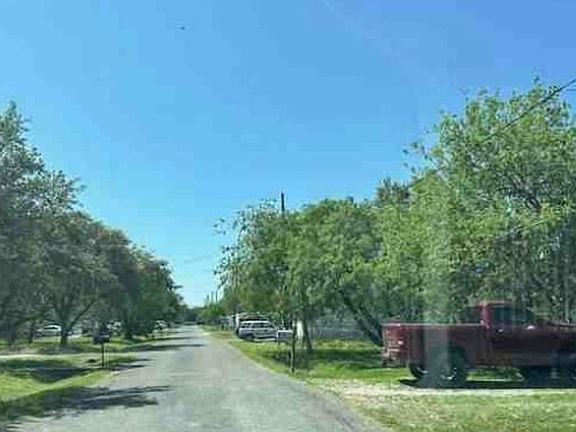 Exterior Neighborhood (street photo)