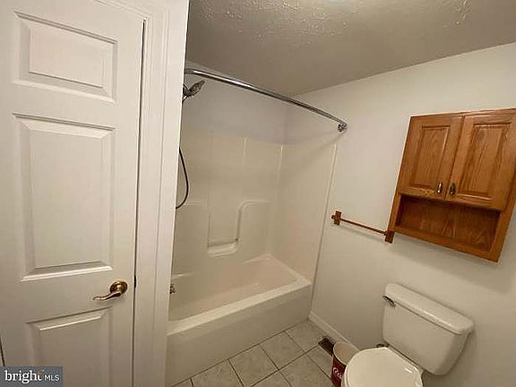 2nd image of 14601 Oakwood St