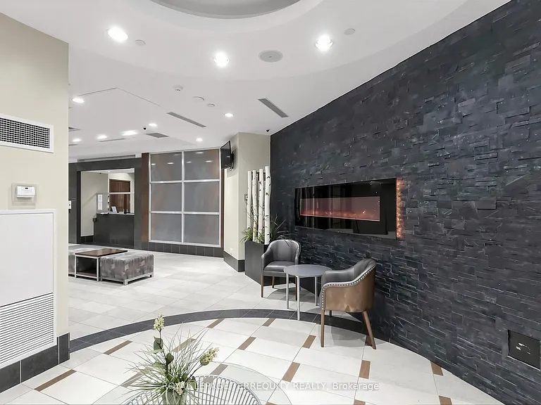 310 Burnhamthorpe Rd W #2810 — Photo 8