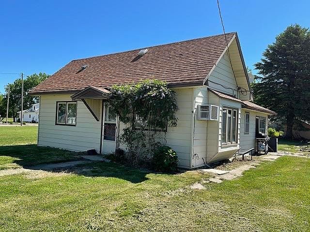 2nd image of 204 N Victoria St