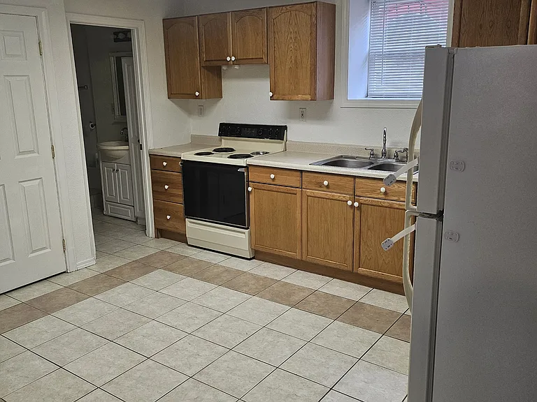 204 Lincoln St #1 — Photo 11