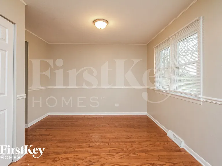 4924 Imperial Dr — Photo 6